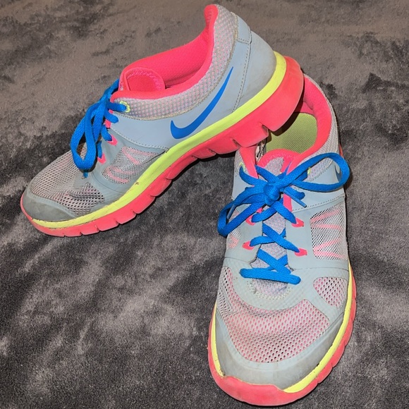 Nike size 7 VGUC - Picture 2 of 4